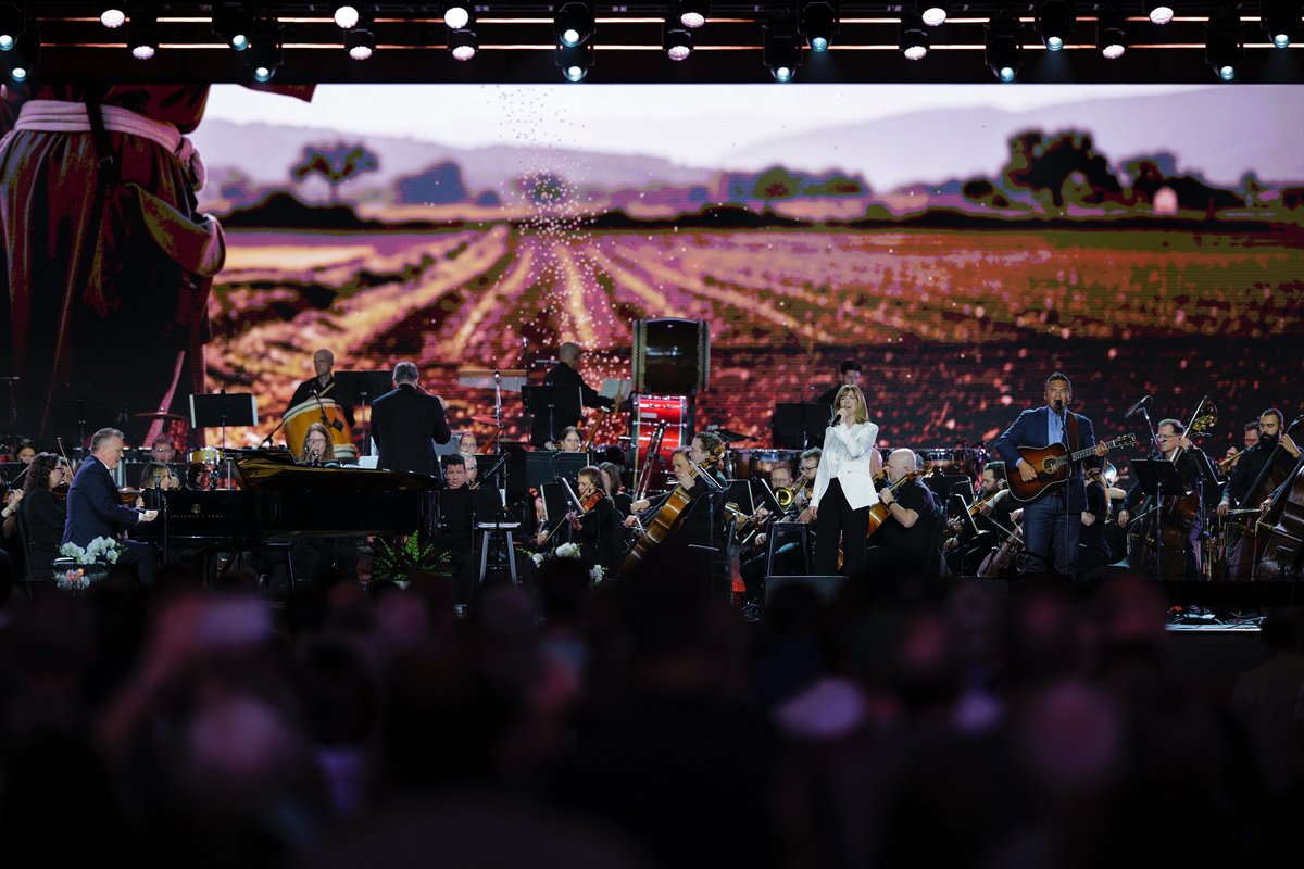 gettymusic's tweet photo. 7,000 voices singing praise to our God. A foretaste of heaven.

Join us tonight at 7:30pm as we celebrate 250 years of American hymnody! Online access to this conference session is included with any donation to our missions partner, @VOM_USA: https://t.co/QQndh8FDd1 https://t.co/pIAOtrEwvh