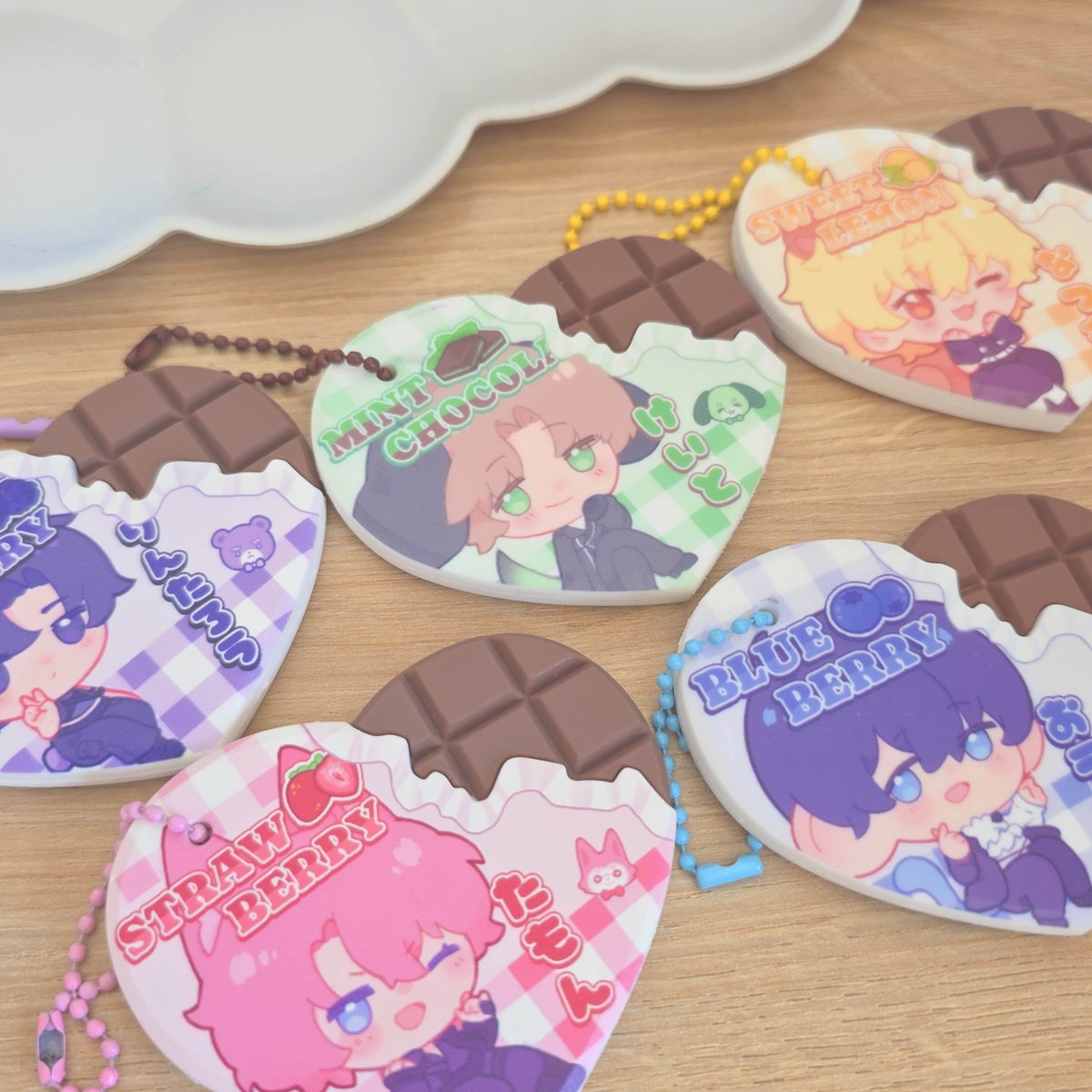 NoeArtS's tweet photo. ✨ THE SHOP IS NOW OPEN! ✨

After so much waiting, the shop is finally open! 🥹💖

You can now find lots of new products, including:

🍮 Pudding Charms
🍫 Chocolate Keychains
⌨️ NEW SNEZHNAYA keycaps
🧼 Cleaning Cloths
✨ And more!
And don’t worry!! the rest of the keycaps are also available! 💗