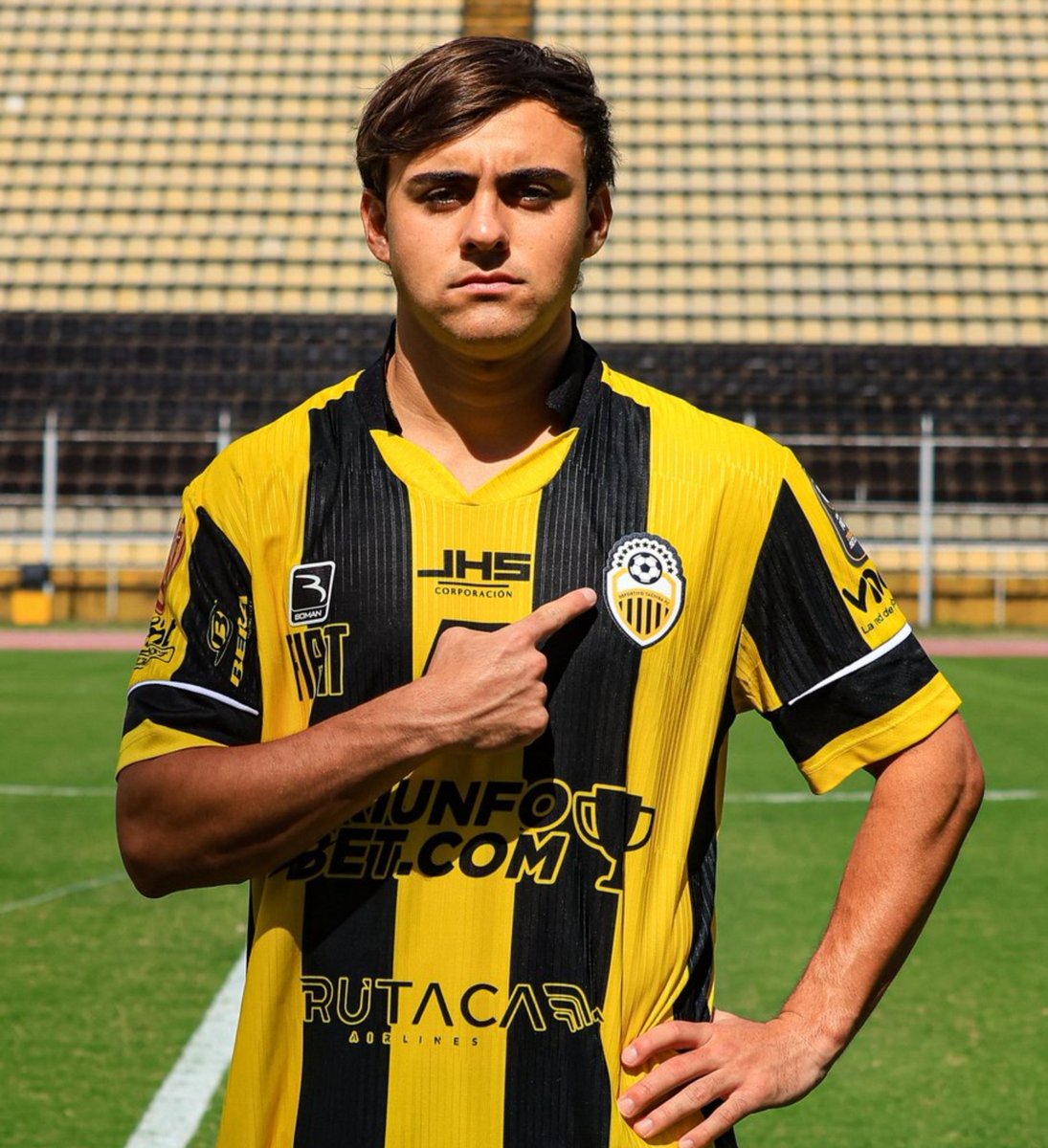 frabigol's tweet photo. “Cantilo fue COMPLICADO. Estábamos ENCERRADOS en un 4x4 y nos APOYÁBAMOS MENTALMENTE... Pero POR SUERTE YA PASÓ. Me SENTÍA con NIVEL de PRIMERA".

El SINVERGÜENZA de Woiski, jugador del DEPORTIVO TACHIRA sobre el PREDIO donde ENTRENABA mientras COBRABA MÁS que FREITAS y BELTRAN. https://t.co/uD69nHy5de