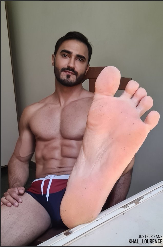 KhalLourence's tweet photo. Do you like feet? Come take a peek—I’m sure it’ll make your mouth water and stir up a craving to imagine their scent and taste...

#feet #feetfetısh https://t.co/p75JYfAXqH