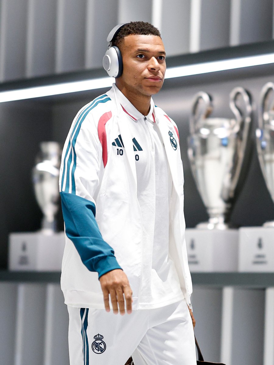 realmadriden's tweet photo. 🎧🎧🎧 https://t.co/iS4rAMIIbk
