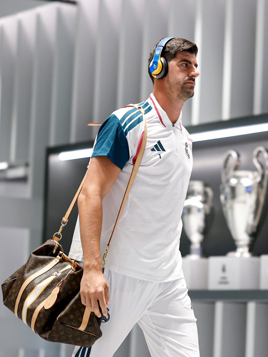 realmadriden's tweet photo. 🎧🎧🎧 https://t.co/iS4rAMIIbk