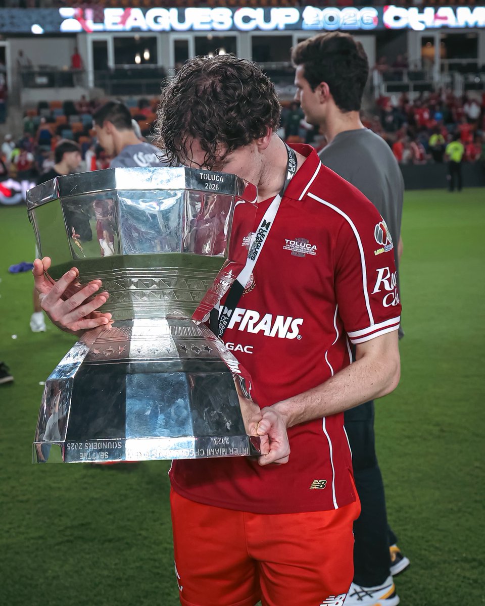 ChrisTolucaLove's tweet photo. CAMPEONES DE NUEVO LOS DOS CAPITANS DON ALEXIS VEGA @Alexis_Vega9 Y MARCEL RUIZ @MarcelRuizS  SON LEYENDAS DEL FC TOLUCA. LOS AMO CRACKS
#diablostwitteros https://t.co/lNr10DD0B4