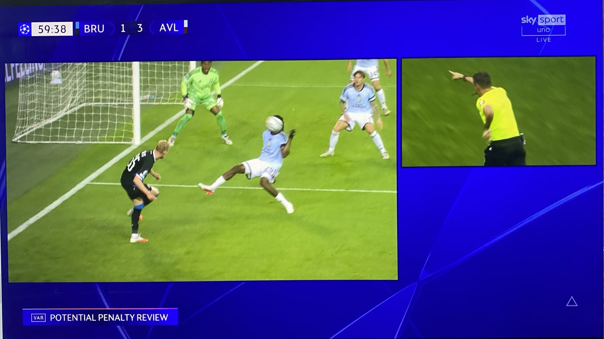 ZZiliani's tweet photo. Beh, non so se avete letto il mio pezzo di stamattina. In ogni caso posso già dirvi che al pronti-via della Champions in una delle due prime partite, Bruges-Aston Villa, l'arbitro non ha visto un fallo di mano di un giocatore inglese, è stato richiamato al VAR, ha capito di avere sbagliato, ha concesso il rigore al Bruges che lo ha realizzato con Tresoldi andando dall'1-3 al 2-3. Col regolamento del calcio, non con quello di Orsato. Che però a noi piace così tanto