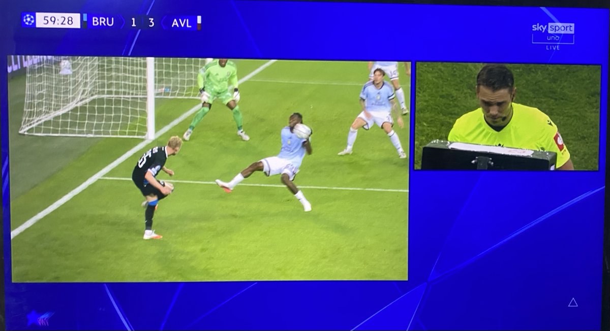 ZZiliani's tweet photo. Beh, non so se avete letto il mio pezzo di stamattina. In ogni caso posso già dirvi che al pronti-via della Champions in una delle due prime partite, Bruges-Aston Villa, l'arbitro non ha visto un fallo di mano di un giocatore inglese, è stato richiamato al VAR, ha capito di avere sbagliato, ha concesso il rigore al Bruges che lo ha realizzato con Tresoldi andando dall'1-3 al 2-3. Col regolamento del calcio, non con quello di Orsato. Che però a noi piace così tanto