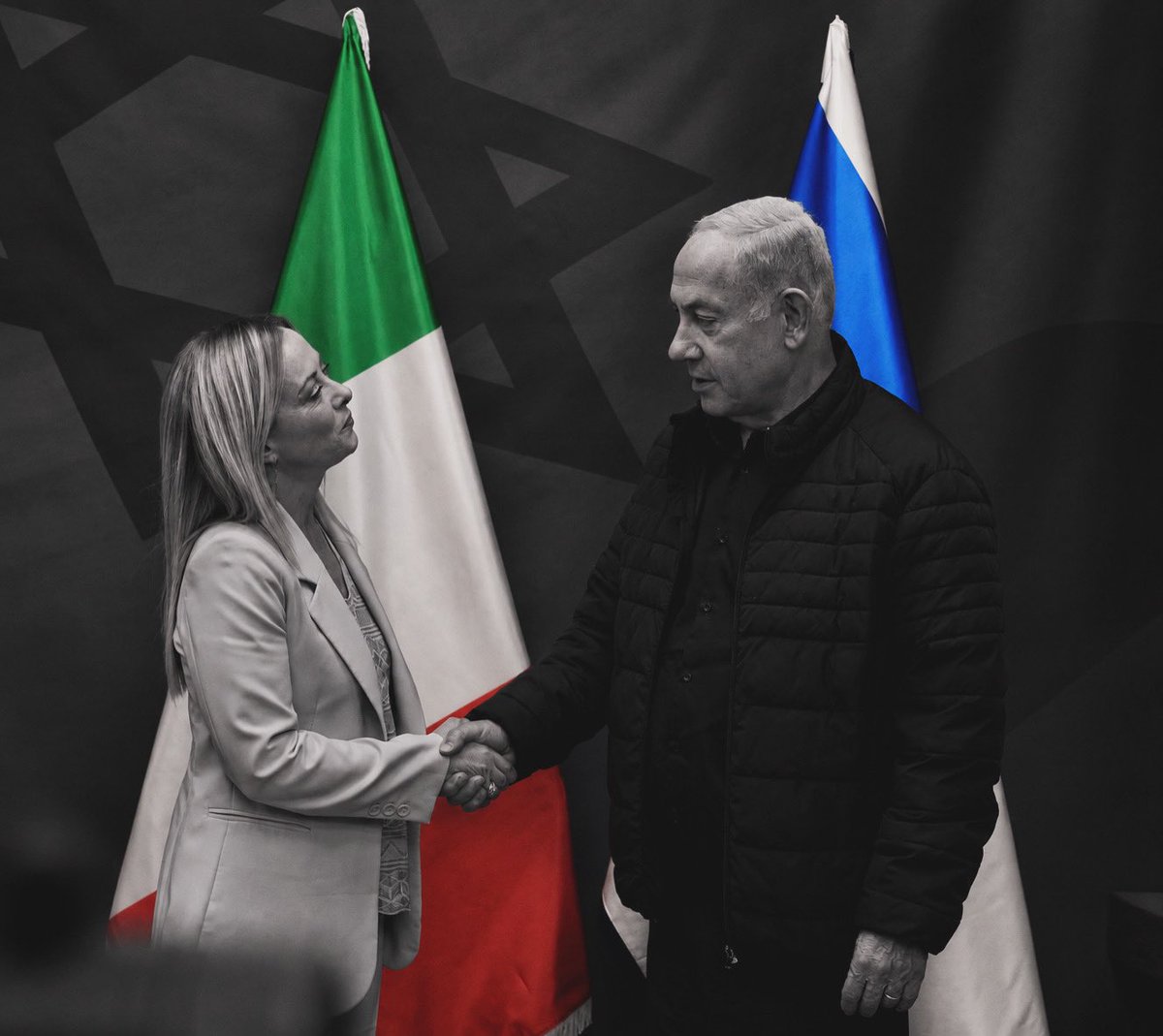 SalisIlaria's tweet photo. Le sanzioni contro i coloni israeliani – come quelle annunciate oggi da 12 Paesi, tra cui UK, Francia e Spagna – dovrebbero rappresentare il minimo sindacale della politica estera europea.

Eppure l’Italia, dimostrandosi complice fino in fondo di Netanyahu, non riesce a fare nemmeno questo.
Una vergogna assoluta.

Il governo Meloni ci disonora e non rappresenta un Paese che, in larga maggioranza, chiede giustizia per il popolo palestinese.

#FreePalestine 🇵🇸