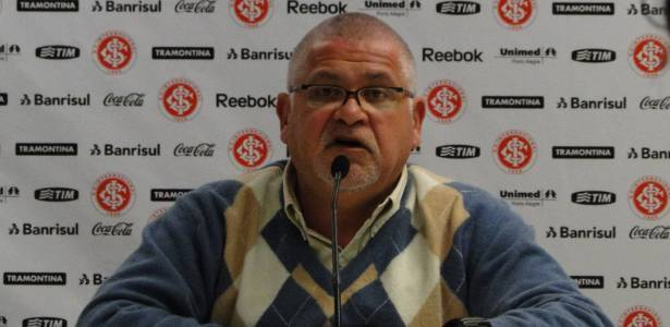 LucasCollar's tweet photo. 🚨Reunião convocada por Alessandro Barcellos tratou de mudanças no futebol. Uma das ideias era a entrada de Roberto Siegmann como vice-presidente de futebol até Dezembro. Com ele, o nome de Clemer para substituir Pezzolano, ganharia força. Decisão foi de manutenção de Pezzolano e Fabinho até o jogo contra a Chapecoense. Mais detalhes no canal!