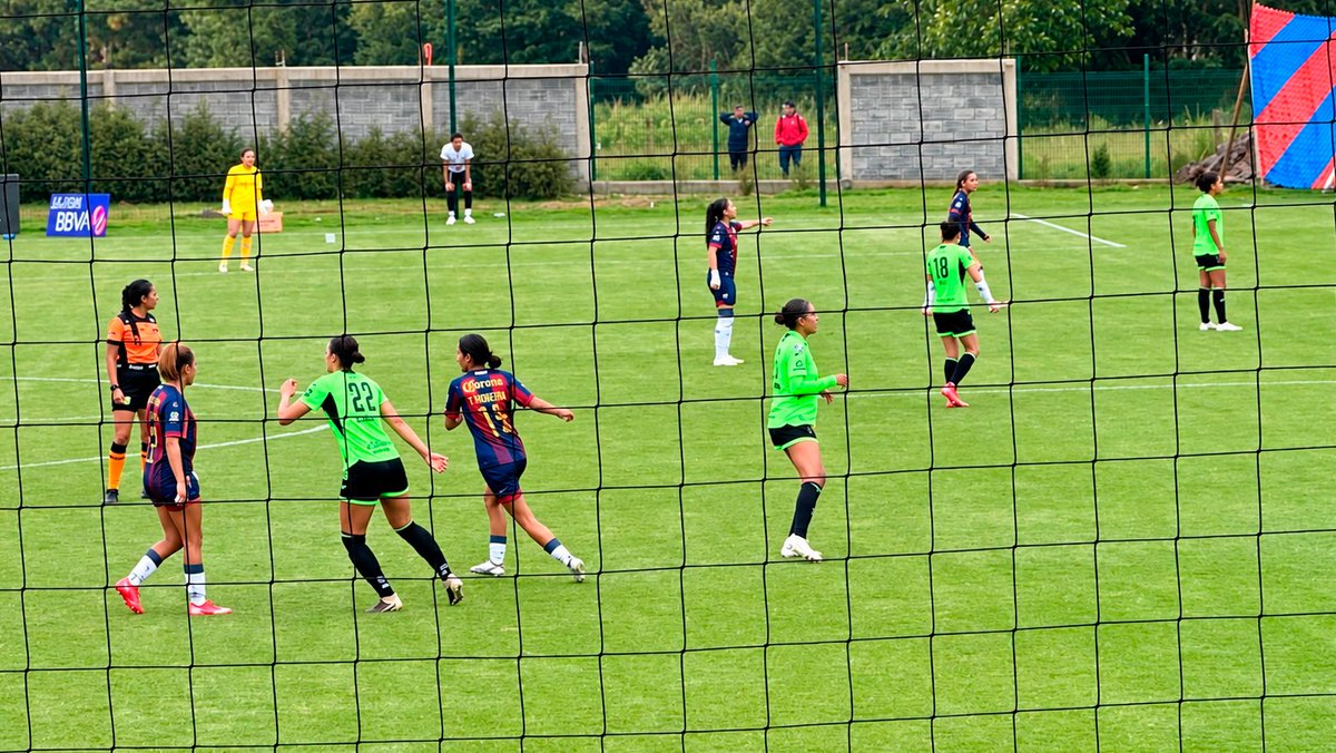 oncediariomx's tweet photo. #LigaFemenil | JORNADA 6 I Min 28’ ⏱
#Juárez tocó la puerta, pero entre el travesaño y los disparos desviados, el gol se le negó a las Bravas ante #Atlante.
#ATL 🐴 0-0 #JUA 🐴
👉 Apuesta aquí https://t.co/G7OLmKT7jR
Acciones: https://t.co/qjeC9EQ3yQ https://t.co/OgRdmMa5rL