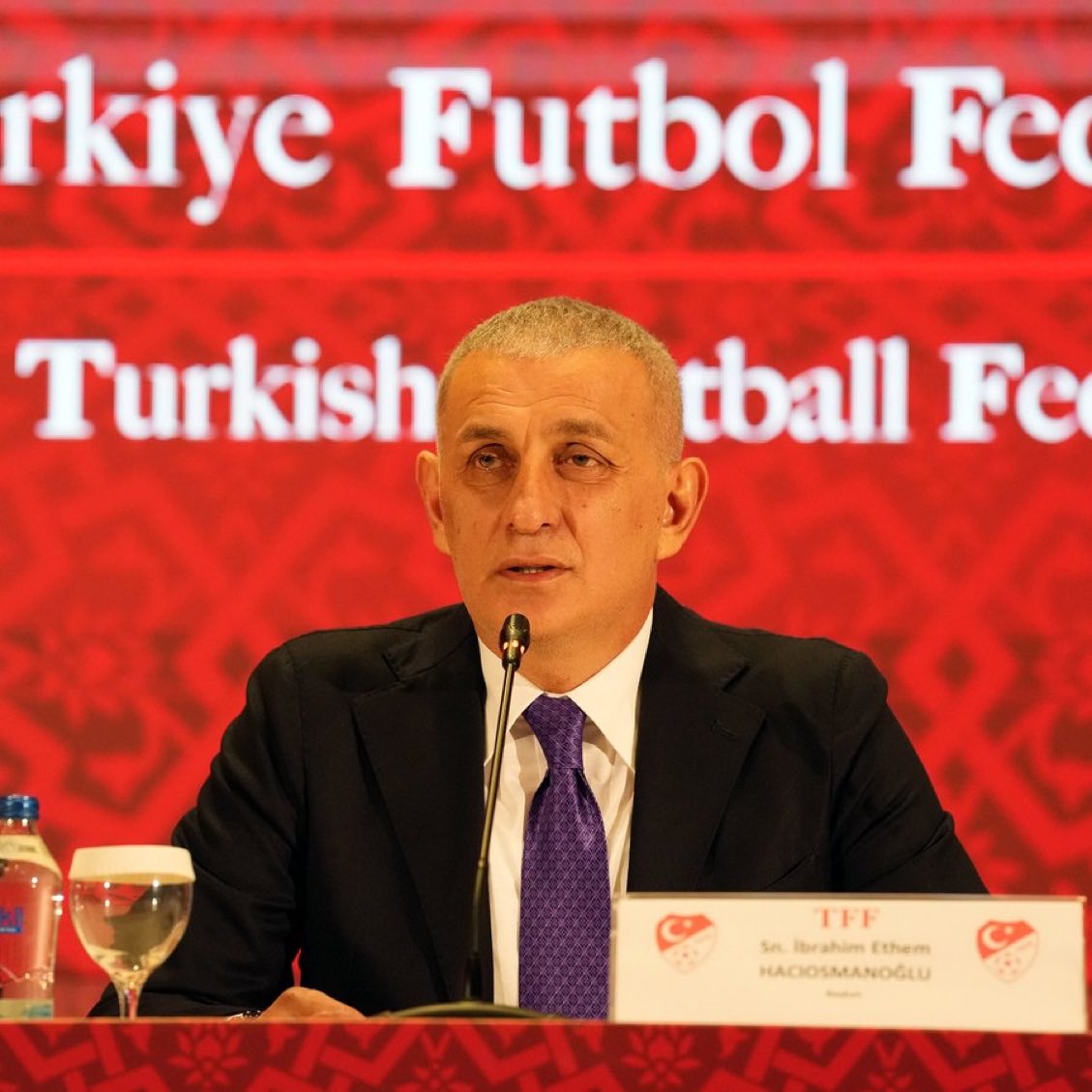 consahins's tweet photo. Uzun zamandır bir arada duramayan Beşiktaş camiasını bir araya getirdiniz. Yanlışlıkla bize iyilik ettiniz. 

#YandaşTFFTaraflıSevk https://t.co/74opAQu0Wb