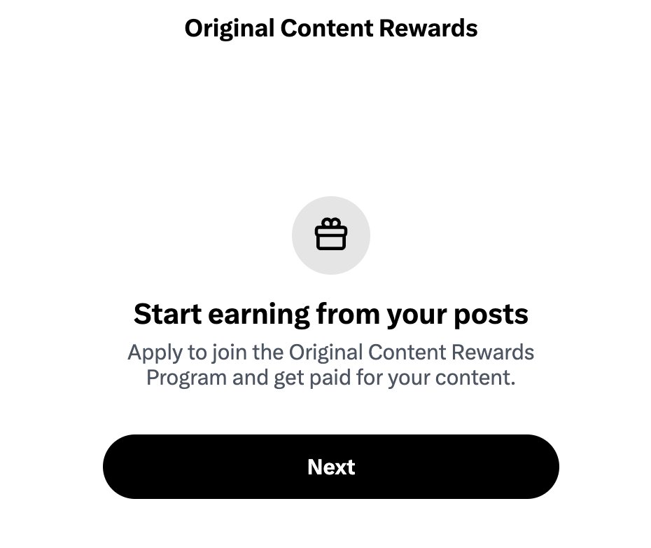 maxifirtman's tweet photo. 🔴 MONETIZACIÓN EN X

Arrancó el nuevo programa para creadores de contenido.

Para participar hay que tener:
✅ 500 seguidores verificados
✅ 500 mil views de verificados en 90 días
✅ Cuenta limpia de violaciones a TyC
✅ Cuenta Premium empresa o personal
❌ NO usar IA para automatizar publicaciones o respuestas
❌ NO publicar contenido -texto, video o imágenes- sacadas de otra cuenta
❌ NO coordinar con otros usuarios para empujar una publicación artificialmente

Te comprometés a publicar contenido original "no publicado antes", aunque los términos hablan de en su mayoría, no hay una regla clara. Podés seguir publicando pavadas o comentando lo que quieras. El objetivo es que no te bajes videos de otras redes ni de X y lo repostees como tuyo.

Tenés que elegir entre unos 30 tuits del último mes de una selección media caprichosa de 10 que te parezcan que cumplen con la idea de ser ideas originales, memes que vos creaste o tu toque editorial sobre un tema. Yo creo que tenía de este mes otros tuits que encajaban mejor pero no aparecen en la posible selección, supongo que es a propósito.

La revisión no es automática.