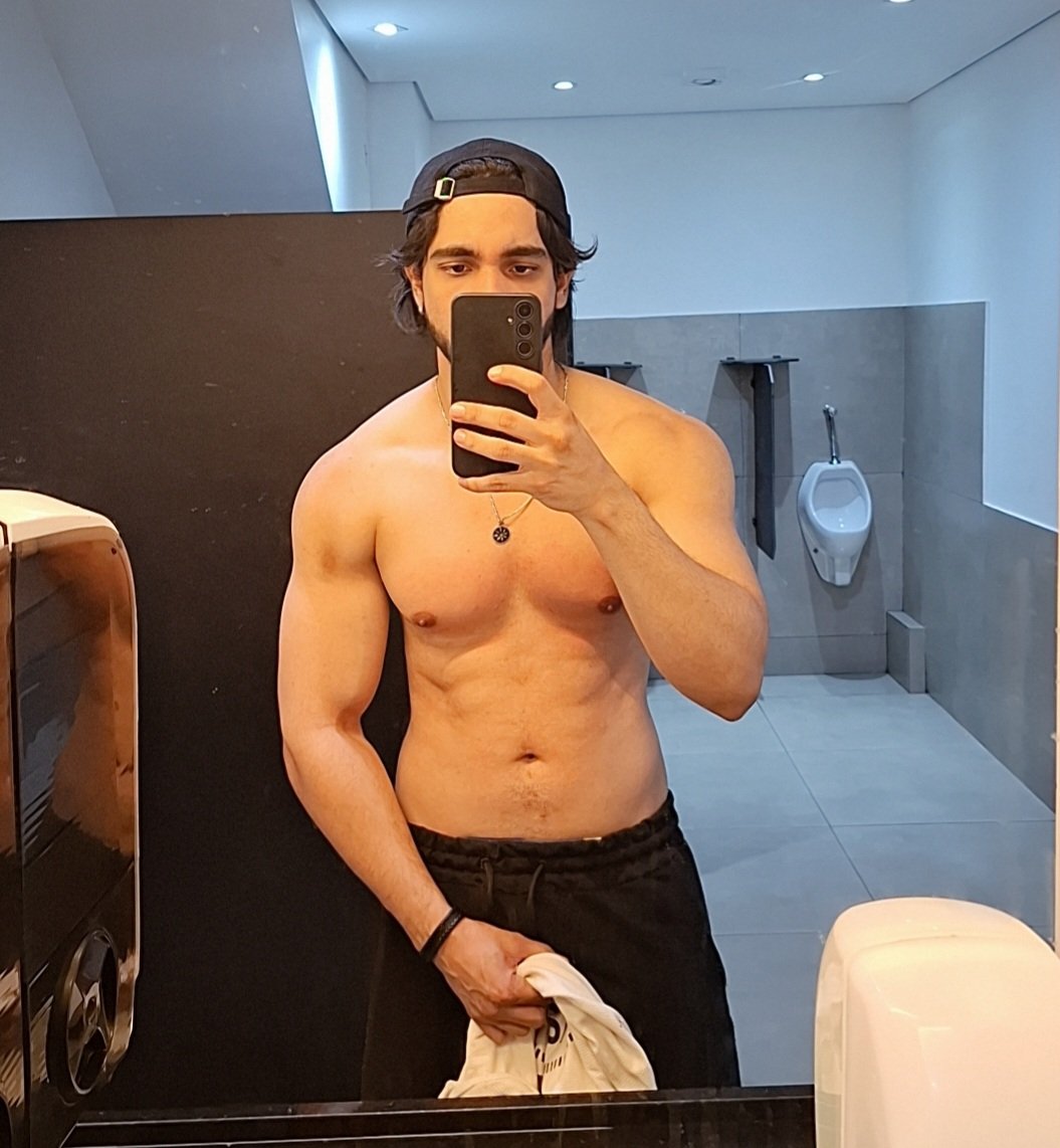 obomhunter01's tweet photo. Before/ after sweating https://t.co/XVKfbqlxSl