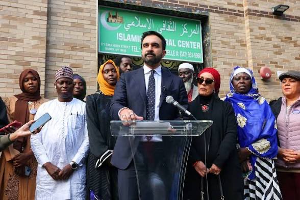 C_3C_3's tweet photo. Remember…

Mamdani claimed his aunt stopped taking the subway after 9/11 because of nasty looks she received wearing her hijab.

But it turned out she doesn’t wear a hijab and has never lived in New York?

Everything is a scam. https://t.co/Ski7BBq9XZ