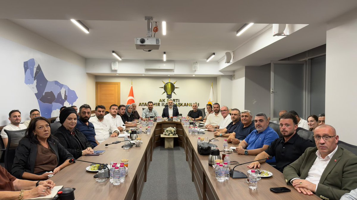 burakcifci34's tweet photo. Haftalık Olağan ilçe Yürütme ve Yönetim Kurulu toplantımızı İl Yönetim Kurulu Üyemiz @Menessavas ın katılımlarıyla gerçekleştirdik. 

Alınan ve istişare edilen kararların hayırlara vesile olmasını temenni ediyoruz.

@atasehirakparti 
@halimaksu 
@abdullahozdemir https://t.co/OGkJThXDxF