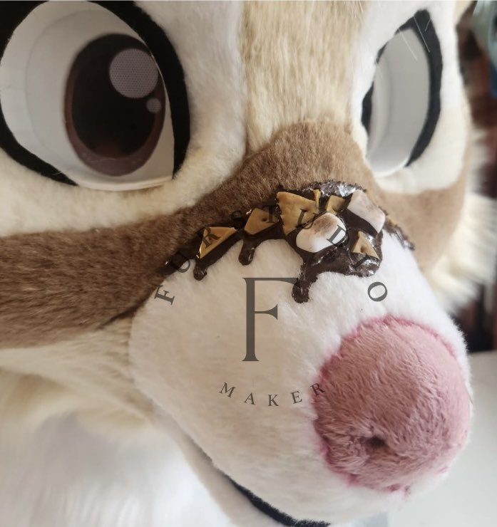 Furstudioo6's tweet photo. A sweet little raccoon with a warm, cozy look ✦ Soft cream fur, caramel markings, and those adorable big eyes make this head extra lovable

#Fursuit #FursuitHead #RaccoonFursuit #RaccoonFursona #FursuitMaker #FursuitCommission #FurryFandom #FurryArtist https://t.co/oD0CKRwLrH