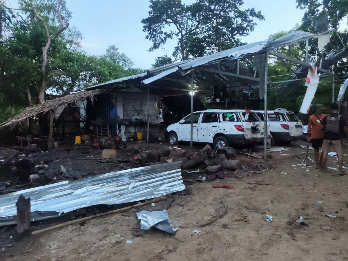 htartha76128693's tweet photo. Seven people were reportedly killed and many injured when regime gyrocopters and an attack helicopter bombed a car repair workshop and bazaar in Tin Tain Yan Village, Ye-U Township, Sagaing, on Monday, local resistance groups said. Photo: CJ #WhatsHappeningInMyanmar https://t.co/3Bg4oGB66A