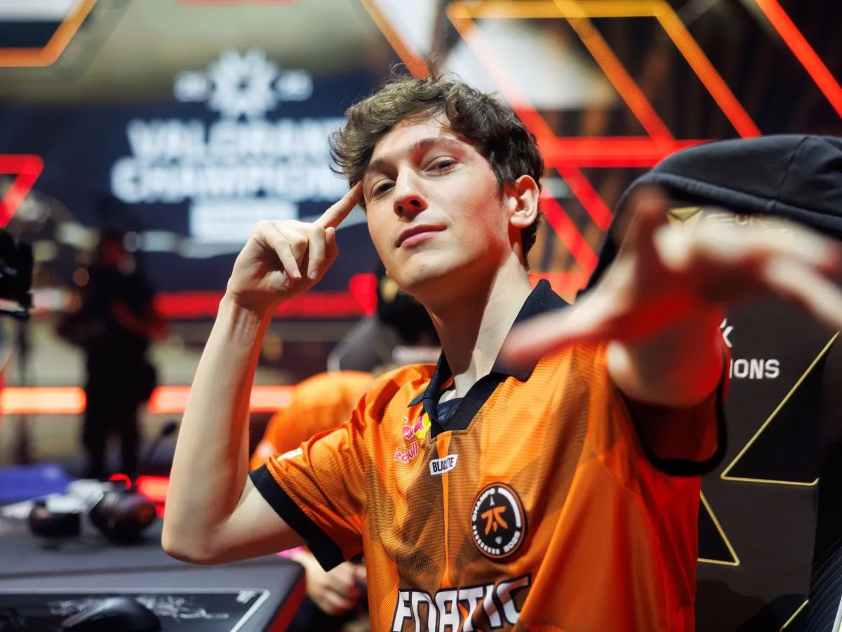 desatualizadovl's tweet photo. 🚨RUMOR | MIBR faz sondagem por Boaster

Segundo fontes, o MIBR entrou em contato com Boaster para assumir o papel de capitão em 2027. A equipe entende que o jogador pode ser a peça que falta para o sucesso do projeto

"Boaster lidera e dança e o tex conta piada", disse uma fonte https://t.co/JZZzSvAEfj
