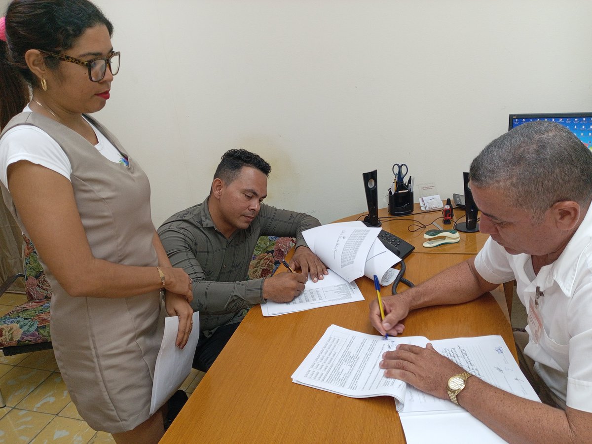 lisreyna91's tweet photo. Se firmó contrato de financiamiento con  Trabajador por Cuenta Propia, crédito otorgado para la compra de paneles solares.
Sucursal 7️⃣6️⃣0️⃣1️⃣ de Bandec Manzanillo https://t.co/gotRfVN6wI