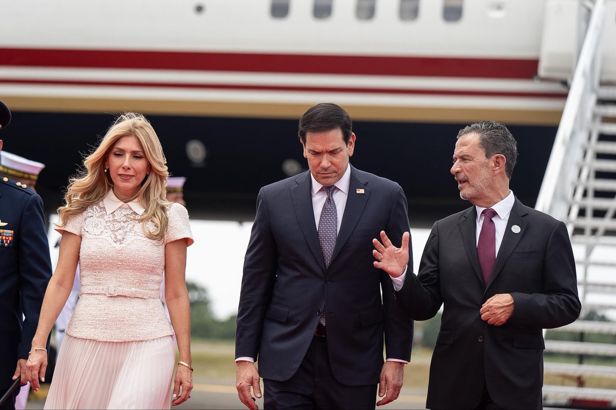 EspacioDigCol's tweet photo. #Política | El ministro de Relaciones Exteriores, Omar Bula Escobar, recibió en Barranquilla, en nombre del Gobierno de Colombia, al secretario de Estado de los Estados Unidos, Marco Rubio, quien arribó este martes a la ciudad para cumplir una agenda oficial. https://t.co/CEjLwWH5XB