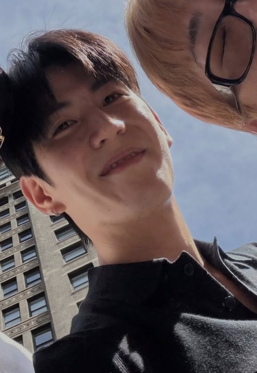 tannsbe7ry's tweet photo. the ck gang so cute hope he enjoys his time there with everyone ���🩵

SEA TAWINAN 1ST CK FLY2NYC
#CALVINKLEINXSEA
#sea_tawinan https://t.co/c7VrYfwjDf