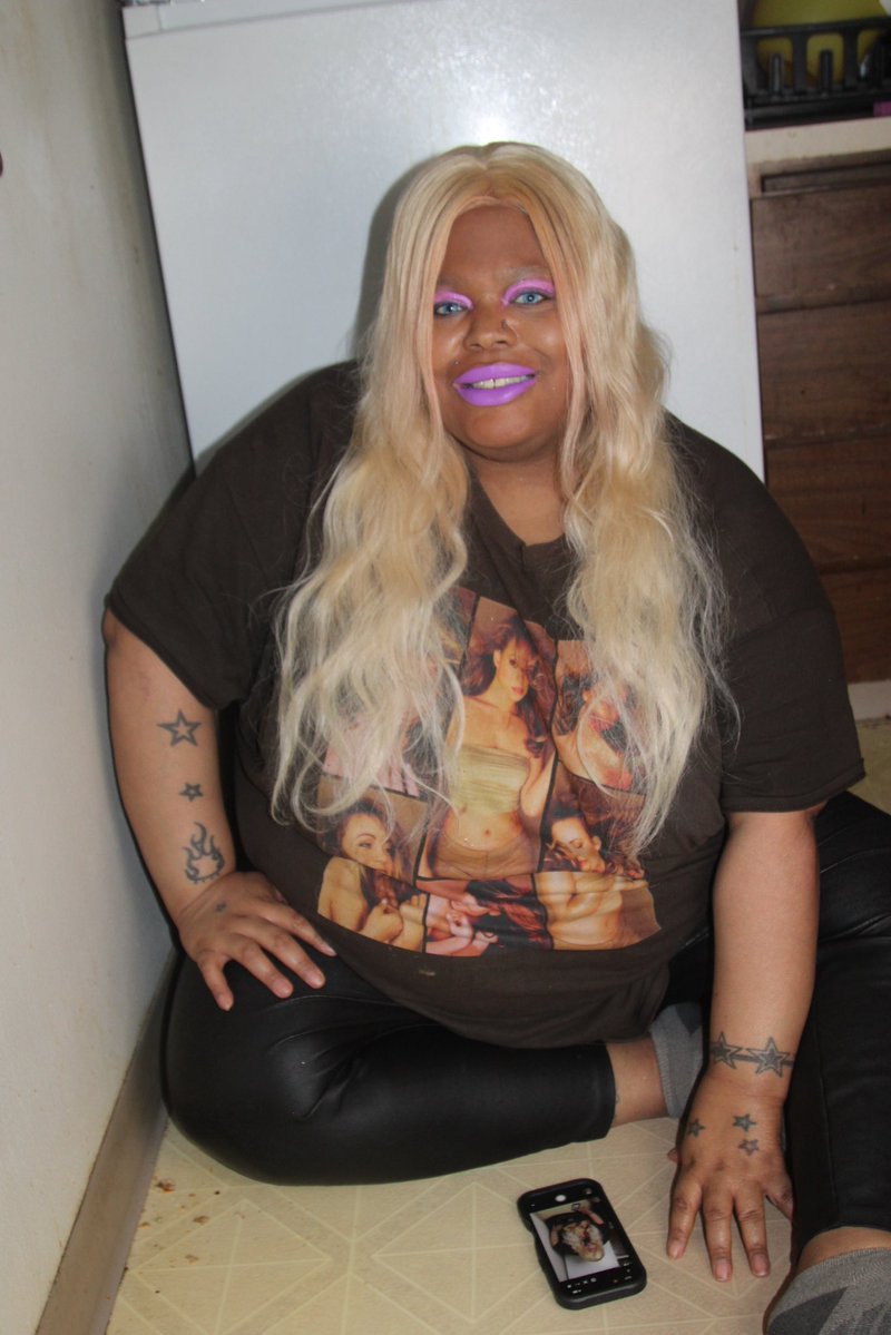 AnarchyMunroe's tweet photo. #mariahcarey on da shirt pleather pants #Photo #photos #photography #photographer #photografia #photografer #canon #canonconnect #beauty #art #images #photooftheday #color #punk #scene #artist
#model #pride #makeup #mua #comedian #glam #arianagrande #femme #lgbtq #pose https://t.co/uM6CygG5Oa
