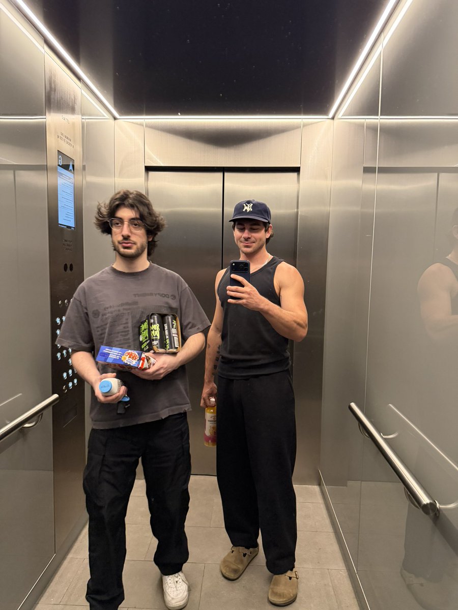 itsjjansen's tweet photo. Bye Melbourne :( https://t.co/OHVwcGWJ1Y