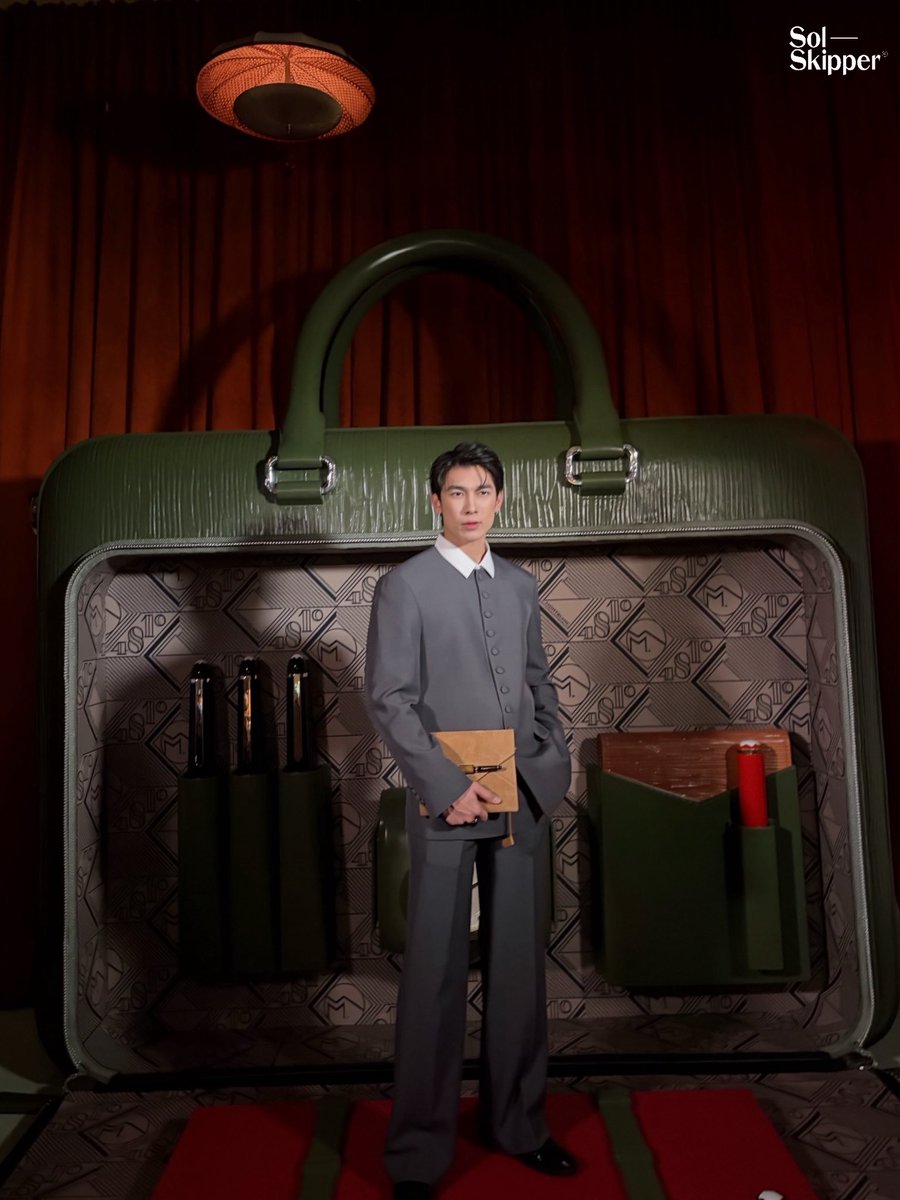 SolSkipperCo's tweet photo. Good Mewning with Montblanc✨

MONTBLANC IN NY X MEW

@MSuppasit
#MewSuppasit
#100YearsofLeather 
#MontblancLeather
#Montblanc
#100YearsofLeatherxMew https://t.co/oZTWAVTBG9