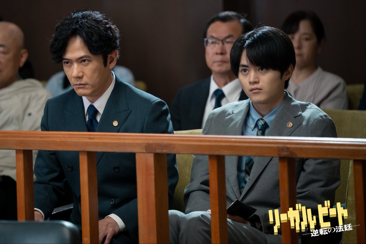 tx_drama9's tweet photo. ||◤￣￣￣￣￣￣￣￣￣￣
　⚖️ #リーガルビート 🎧
　 　　場面写真🎞️
＿＿＿＿＿＿＿＿＿＿＿◢||

第８話９月１１日(金)よる９時放送📺

殺人容疑で逮捕されたムック(#夏生大湖)の
弁護人はまさかの星の兄・信隆(#田辺誠一)👨‍⚖️
なぜ兄が出てきたのかを解明するため
星(#稲垣吾郎)はある作戦に出る…💡

泰地(#鈴鹿央士)と星、雪村(#小雪)が
巨大な陰謀に挑む第８話をお楽しみに⚡

放送前に第７話をTVerでおさらい👀
https://t.co/0D1cD1vFQR
Prime Videoでは第１～７話を一気見📚