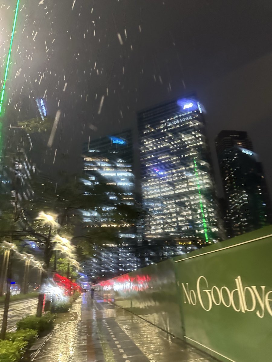 billie_prank's tweet photo. Last night, I walked out in the rain and I felt so free! https://t.co/APWBdAfVJX