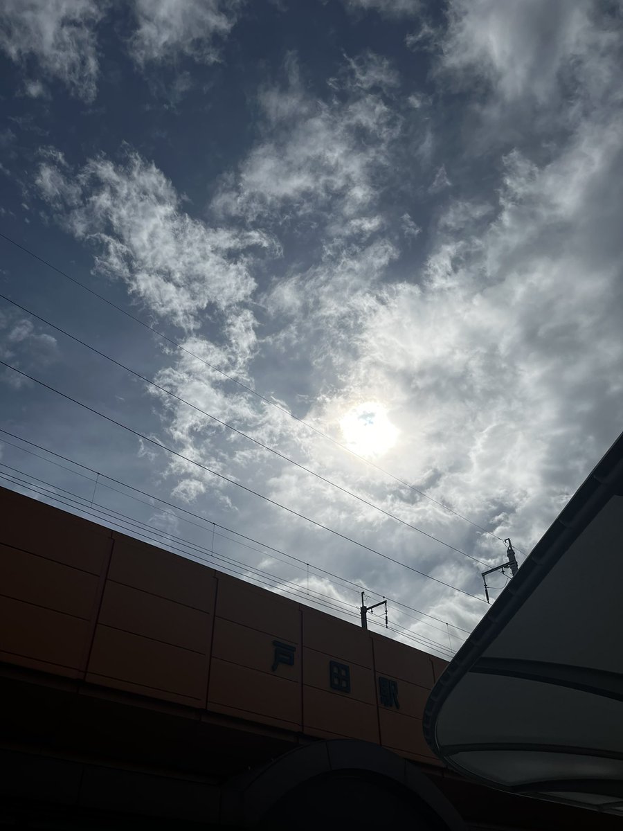 jtrust_denki's tweet photo. おはようございます🌞

#本日の戸田 は晴れのち雨🌧️
今日も朝は晴れていますね！
またすぐ雨の予報ではありますが、、😭
久々に朝から暑くなり汗だくです💦💦
今日も水分たくさん摂りましょう！
本日もご安全に🦺✨✨ https://t.co/gwq59Dm59C