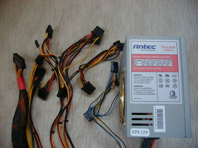 774jisaker's tweet photo. 20年以上前に初めて買ったAntecの電源
当時としては大容量な550W
この電源の変態要素が外側に外部ペリフェラル4ピンコネクタが出ていたこと
ケースファンをつないでPCの電源入れると回りだすｗｗｗ
コネクタカバーも付いてるので普段は塞いであった
#Antec https://t.co/b39ypJ5Gzt