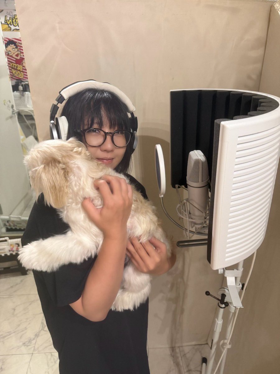 SHINOON's tweet photo. そしてわたしはマリーちゃんに見守ってもらいながら😍じーこさんにレコーディングをしてもらったのでした🤤

フェチフェスで売りたい新曲🥳🎧
昭和歌謡風シリーズ第2段☺️

9月13日、東京文具共和会館！

範田紗々ちゃんと板垣あずささんのブースのお隣に恋くんとおります😆

ぜひ遊びにいらして下さい😍

@Marie_Tencho @shampoopoo69