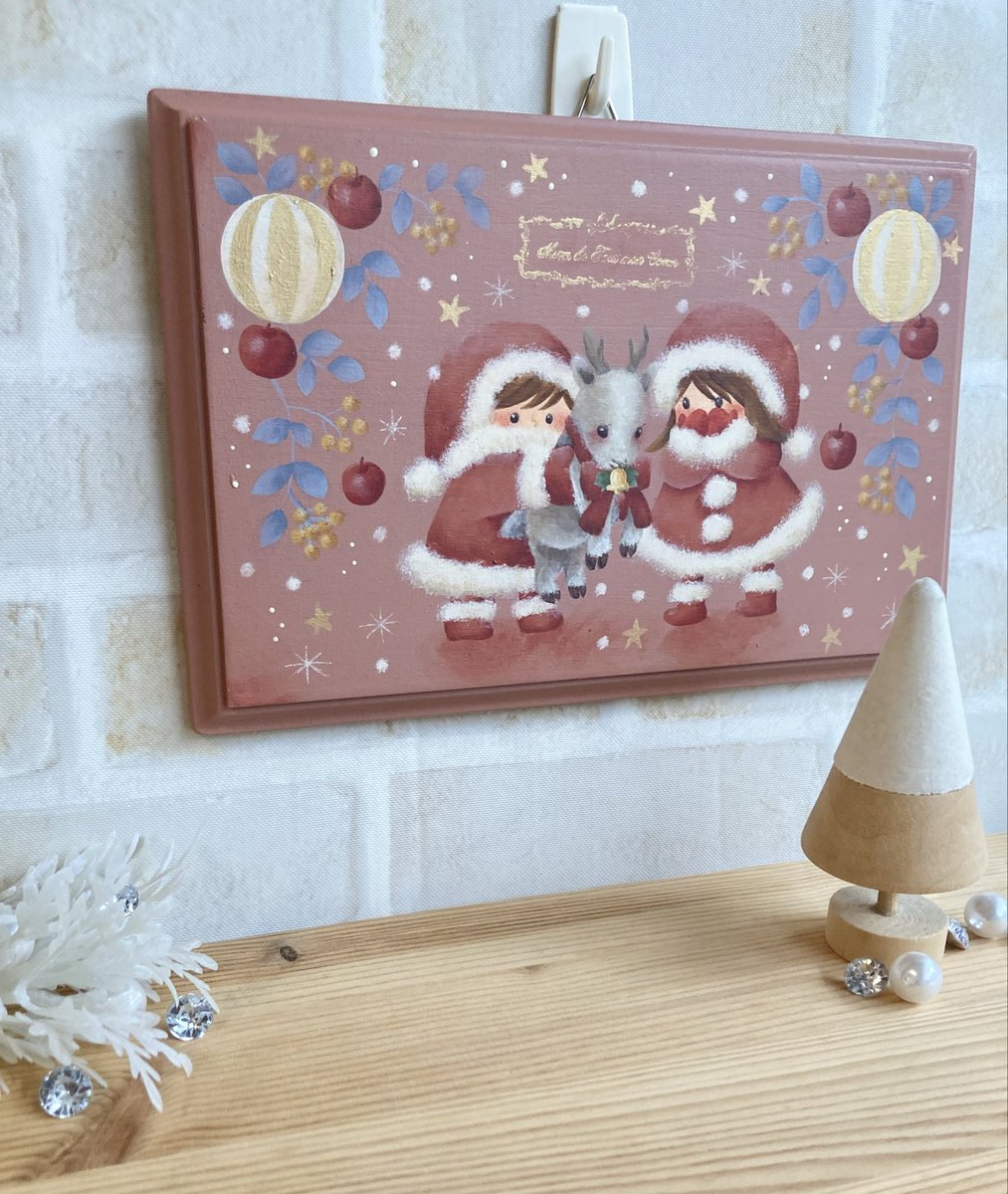 Atelier_Univers's tweet photo. まだまだ暑さが厳しいですが、クリスマス🎄作品、たくさん描いてます🫣✨ https://t.co/mx1wCtmCXq