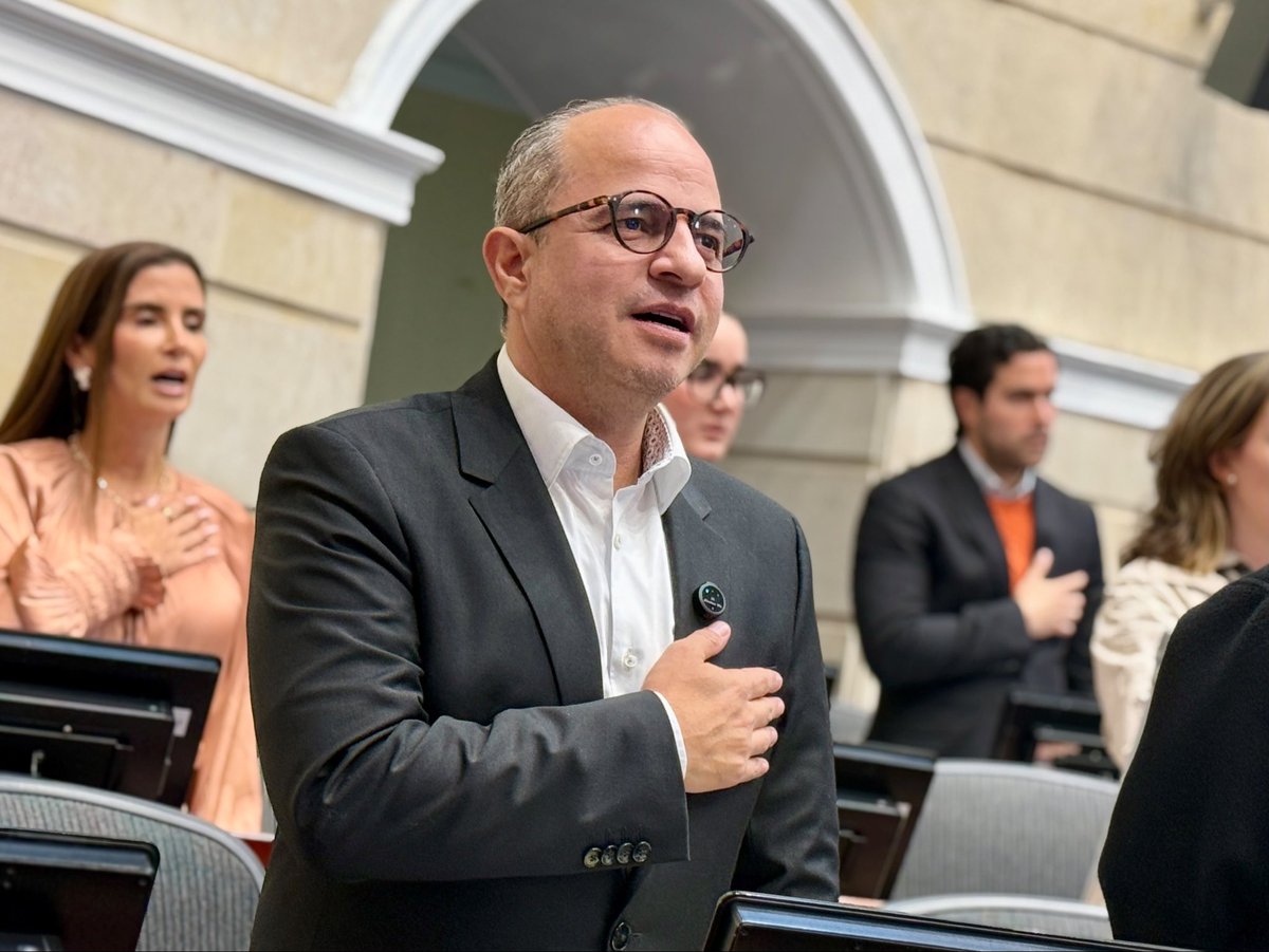 Juan_EspinalR's tweet photo. #NoParamos
Plenaria de @SenadoGovCo 🇨🇴🇨🇴🇨🇴 debate y votación de proyectos de Ley. https://t.co/P35wdRtUy5