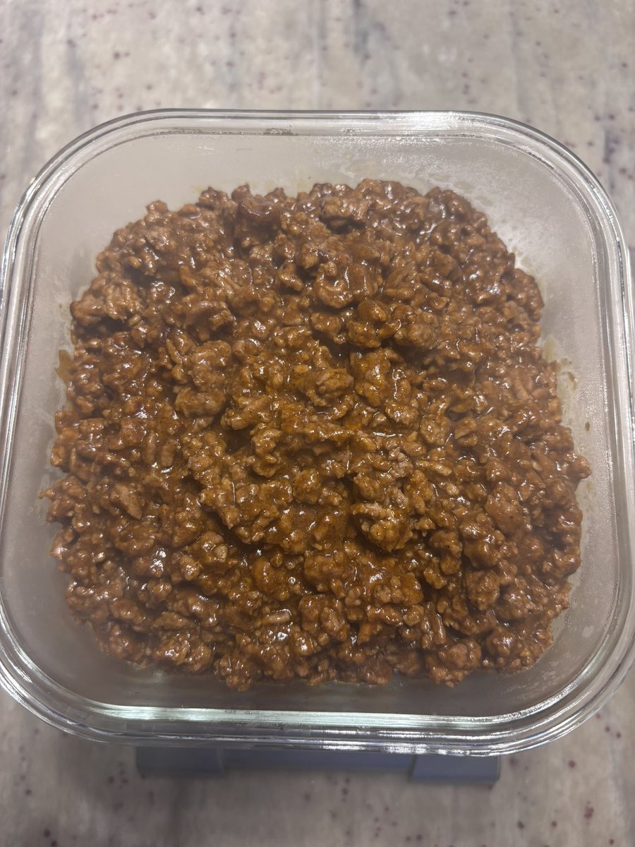 DeanTTraining's tweet photo. Ingredients
- 96/4 Ground Beef (You can use a fattier option if you prefer)
- 1 packet Old El Paso taco seasoning per every 2 lbs
- Splash of water (2-3 tbsp)
- Splash of olive oil
- Salt & pepper

Equipment
- Large nonstick pan
- Wooden spoon or spatula

Instructions
1) Preheat your pan over medium-high heat for about 1 minute — you want the oil hot and shimmering but not smoking
2) Add a splash of olive oil and swirl it around to coat the surface evenly
3) Add the ground beef to the pan — it should sizzle slightly on contact
4) Break it up immediately with your spoon or spatula into small crumbles
5) Season lightly with salt and pepper as it cooks
6) Cook for 5-7 minutes, stirring occasionally, until the beef is mostly browned and no pink remains
7) Add the taco seasoning and stir well to coat the beef evenly
8) Add a splash of water (2-3 tbsp) if the mixture looks dry — this helps the seasoning blend in and coat the meat
9) Cook for another 1-2 minutes — stirring constantly until the beef is fully coated and the liquid has mostly evaporated
10) Taste and adjust with extra salt or pepper if needed
11) Turn off the heat and let the beef rest in the pan for 1 minute
12) Serve this seasoned ground beef in tacos, burrito bowls, quesadillas, eat it by itself, etc OR store for later use

ENJOY