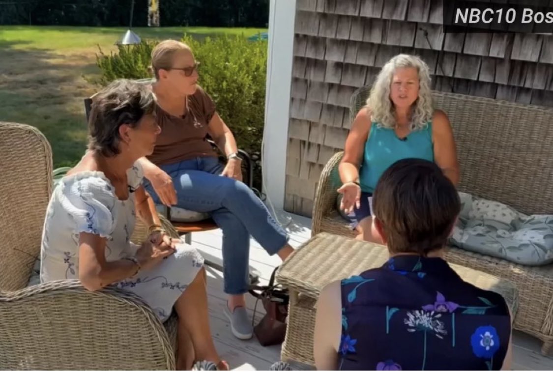SaltySteno's tweet photo. Best part about Clancy juror interview is the false sense of security these morons got from the pink protestors. 

They thought that small crowd represented the majority? Ha. 

Should have stayed anonymous, ladies. https://t.co/7jkWRUh3NZ