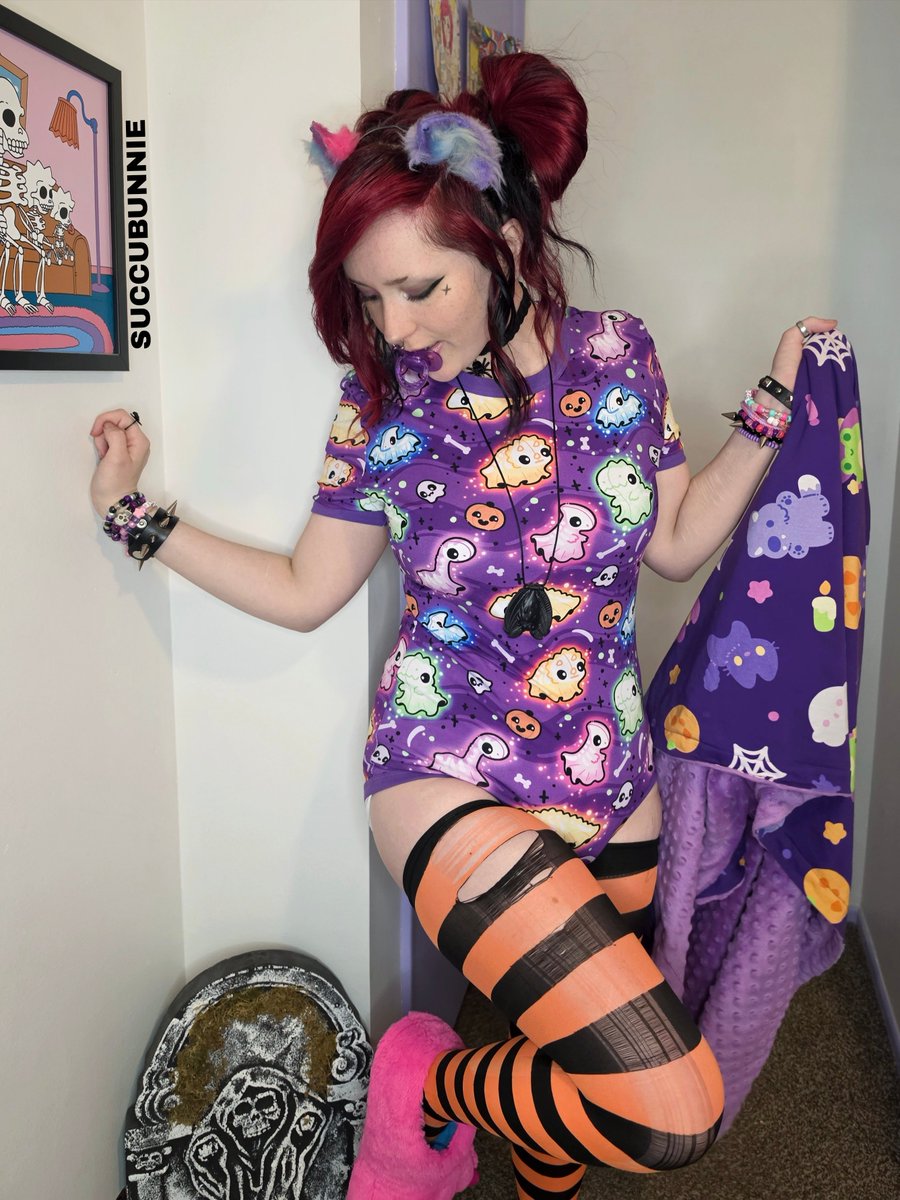 lilsuccubunnie's tweet photo. 🦖👻🦕 all dinosaurs are ghosts!!

BOO-rassic onesie is part of @OnesieDownunder limited halloween release dropping September 15th!! 🎃💜 https://t.co/lj4k3NQwnK
