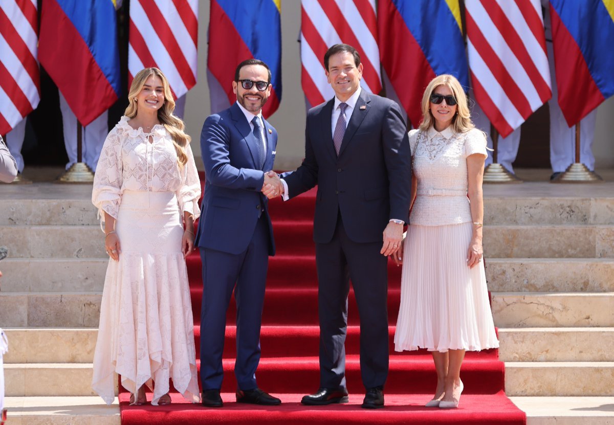 EmmaRincon's tweet photo. El secretario de Estado, Marco Rubio, junto al presidente @ABDELAESPRIELLA, y las esposas de ambos. https://t.co/d5GG2BEsrE
