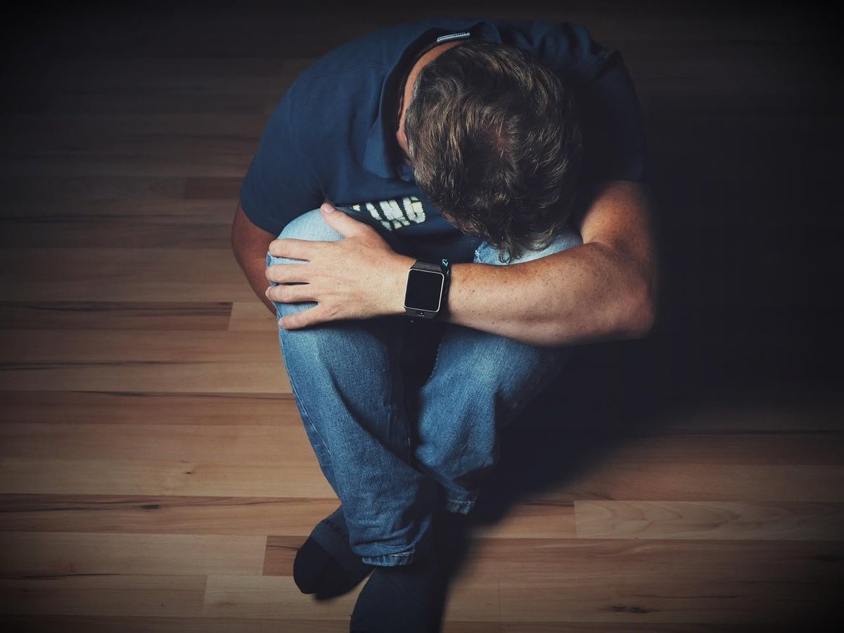LaudEstereo's tweet photo. En los últimos dos años más de 1.500 jóvenes se han quitado la vida en Colombia. Una muestra de cómo el suicidio es uno de los principales retos en salud pública. En #RevistaDeLaMañana Camilo Martínez, Representante Regional del Campo de Psicología Jurídica de @ColpsicOficial https://t.co/9FWab8eWvo