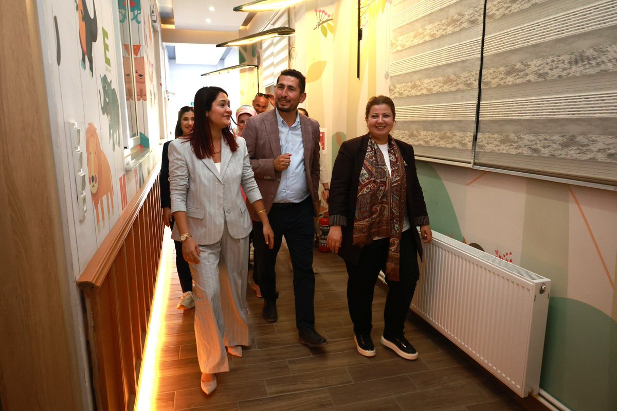 avfatmagulcalim's tweet photo. 📍 Yayladağı

Hatay Büyükşehir Belediyesi Genel Sekreter Yardımcımız Sn Uğur KANDEMİR, Turizm ve Tanıtım Şube Müdürümüz Sn Serdar KURTOĞLU ve İlçe Kadın Kolları Başkanımız Sn Nazan ERGÜDER ve İl Başkan yardımcılarımız ile birlikte, Yayladağı Kadın Kooperatifi Kurucusu Sn Damla YALÇIN’ı ziyaret ettik.

Kadının emeğini güçlendiren, üretimini destekleyen ve ekonomik hayata katılımını artıran her adım, Hatay’ımızın kalkınmasına güç katıyor.

Kadın güçlenirse aile güçlenir, üretim güçlenir, Hatay güçlenir.