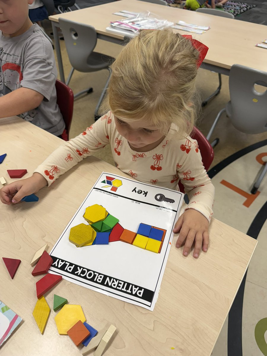CPGophersPreK's tweet photo. This morning we used pattern blocks!! 🔵▪️🔸🔺 https://t.co/OllMLqjZBv