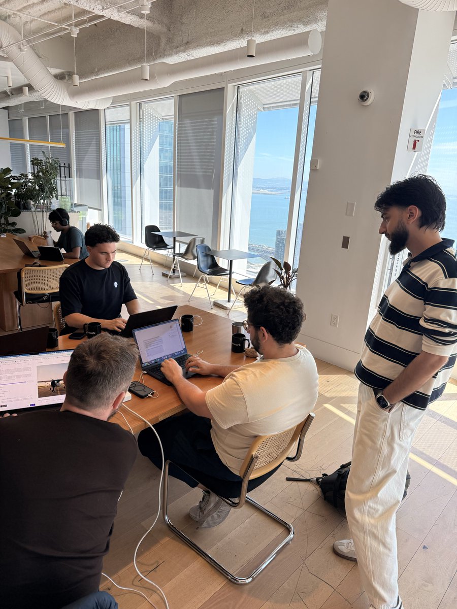 wojkuli's tweet photo. Boski team monitoring the situation https://t.co/UaWWmWEu1u