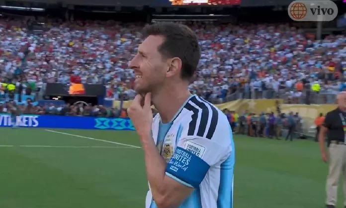 Frank_25h's tweet photo. @UCulemas Cuando le toca una selección top, el mismo gesto de siempre, en Champions desaparece y ahora último en una final del mundo 😂, no debería estar nominado ese hormoneado. https://t.co/7NnHLG2Hwc
