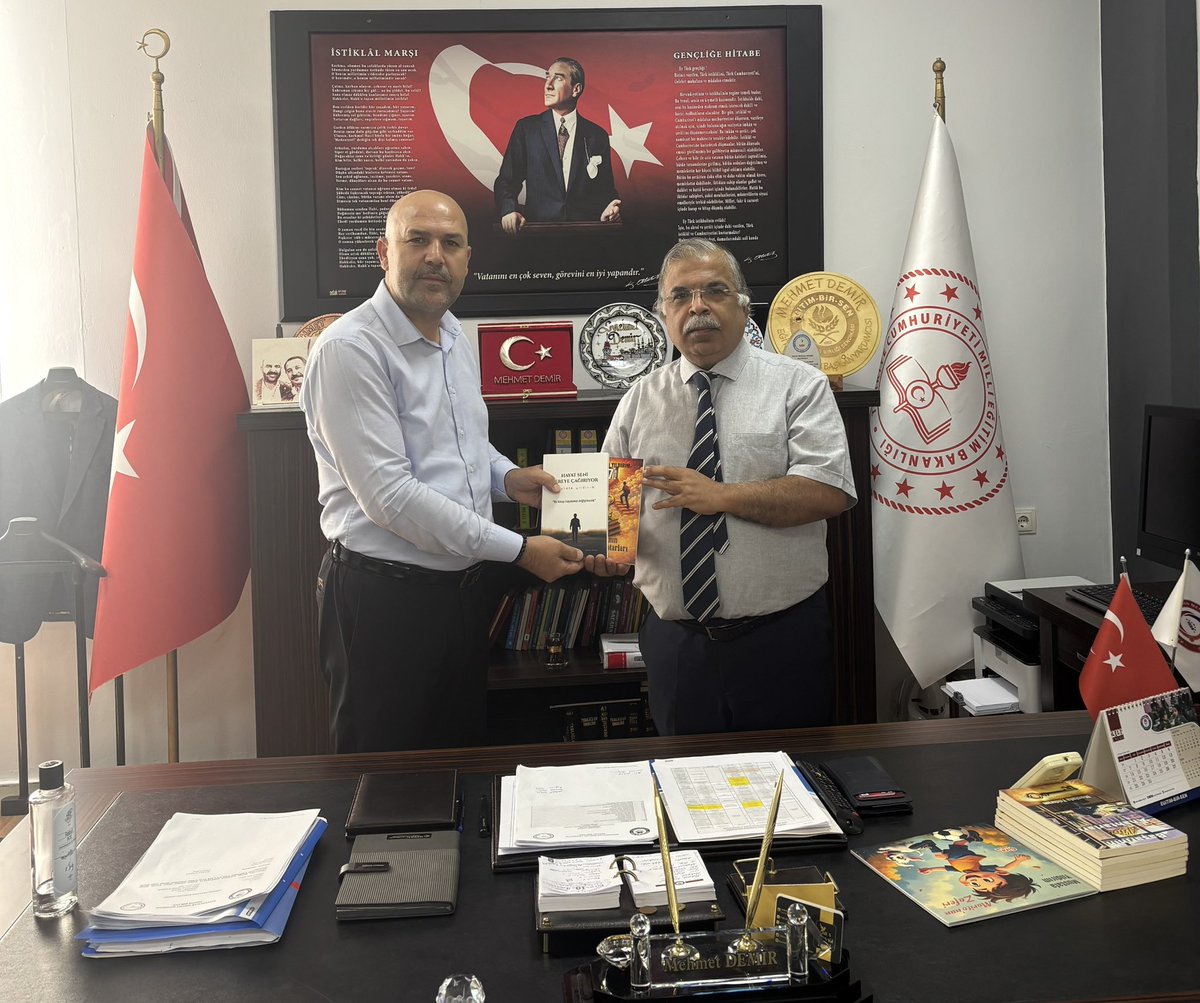 MehmetDemirEBS's tweet photo. Nazik ziyaretleri için kıymetli dostum, şair ve yazar Mustafa Yıldırım Beyefendi’ye gönülden teşekkür ederim…

Edebiyatın, şiirin ve dostluğun dem bulduğu son derece keyifli ve derinlikli bir sohbet gerçekleştirdik…

Dostluğumuz kaim, muhabbetimiz daim olsun…@MTaskesen https://t.co/LmeivjoqaY
