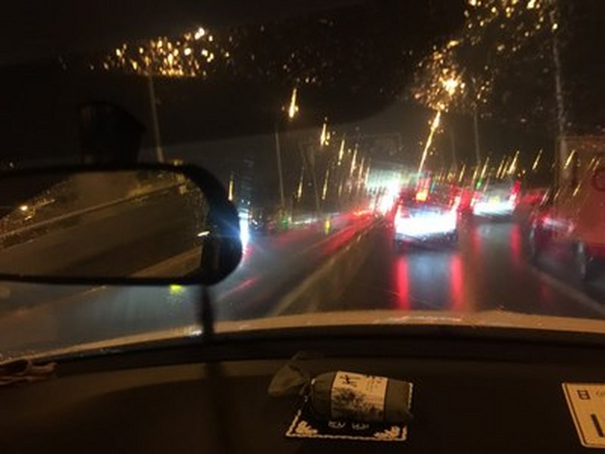 nunhear_'s tweet photo. Just missed the last bus, freezing in the rain when a stranger pulled over and gave me a lift home. Small kindness that made my whole day. https://t.co/zkuPBktCsc