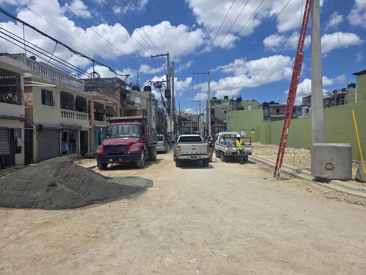 amilcarDR's tweet photo. Los Praditos se está transformando para dar paso a la ampliacion de la calle 9 que permitirá conectar a la Oloff Palme y mejorar el tránsito hacia y desde Los Prados https://t.co/f4YaS2aXn5