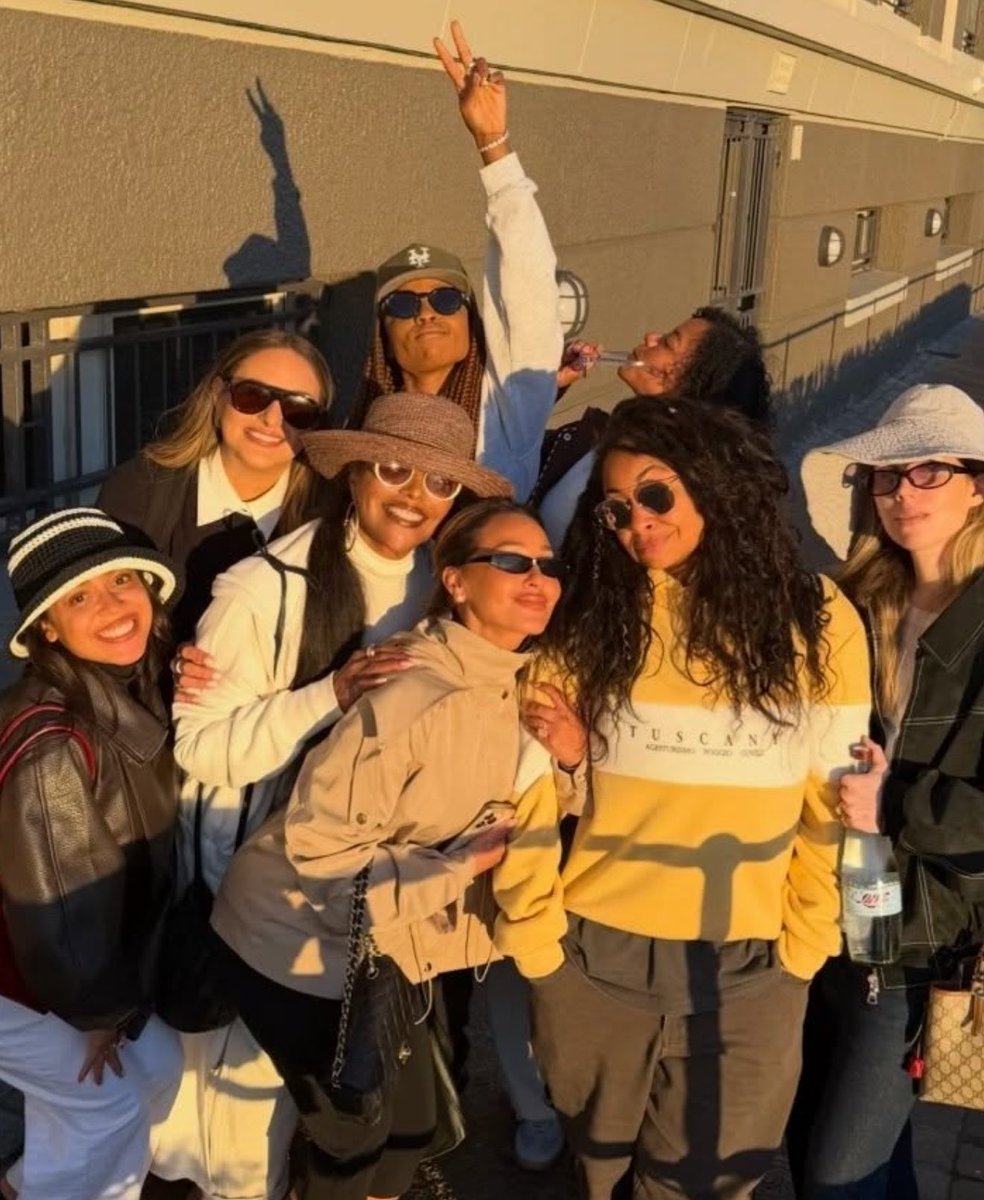 solelynostalgia's tweet photo. lynn whitfield reunites with cheetah girls, raven symoné and adrienne bailon in new photos! https://t.co/9Sylub5u1m
