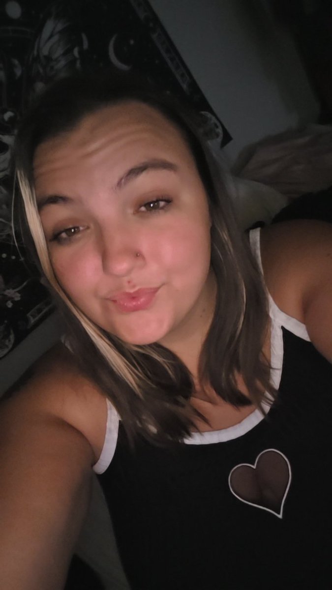 TayRexSfw's tweet photo. About me:
Hiii this is the sfw backup for my nsfw account @OtaylorsaurusO 
♡video games
♡adhd
♡cutesy things
♡just a girl honestly 🤷‍♀️ 
♡Dog mom 
♡2000 baby 
♡Certified yapper 
This is my cozy space on the internet vs my spicy nsfw account 🙈 https://t.co/zHNEFS99xs