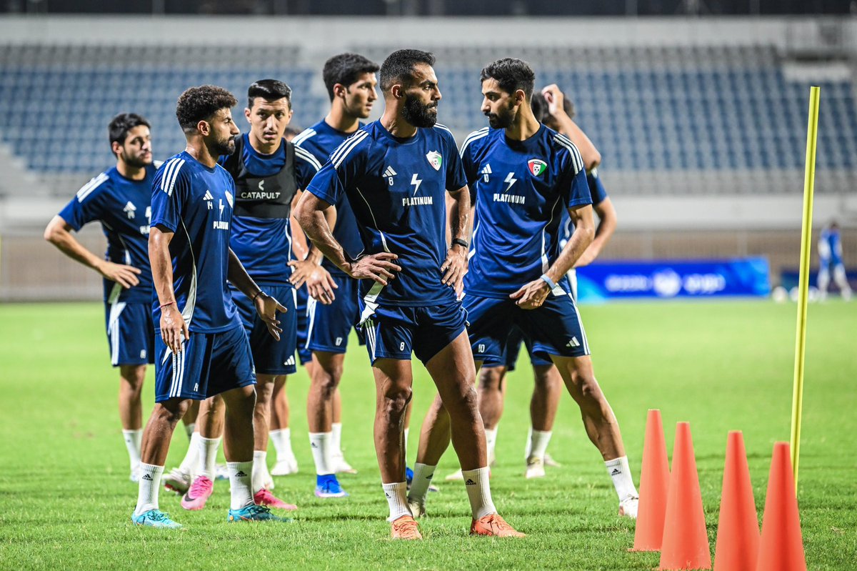 KuwaitFA's tweet photo. صور || تدريبات منتخب الكويت الوطني الأول لكرة القدم اليوم الثلاثاء على استاد علي صباح السالم، استعداداً للمشاركة في بطولة "خليجي 27"، 

#الأزرق_يجمعنا 
#منتخب_الكويت 
#كأس_الخليج 
#خليجي27 
#KuwaitFA https://t.co/X6yRJK8Xje