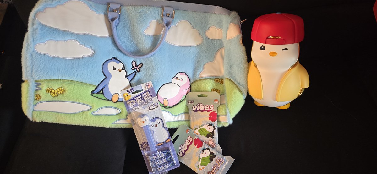 Kaboomcapitalgr's tweet photo. Got some goodies today 😁👍... Not sure about the bag though 🤔😅

@pudgypenguins @LilPudgys @PudgyWorld_ @PlayPudgyParty https://t.co/CqvuCzptcT