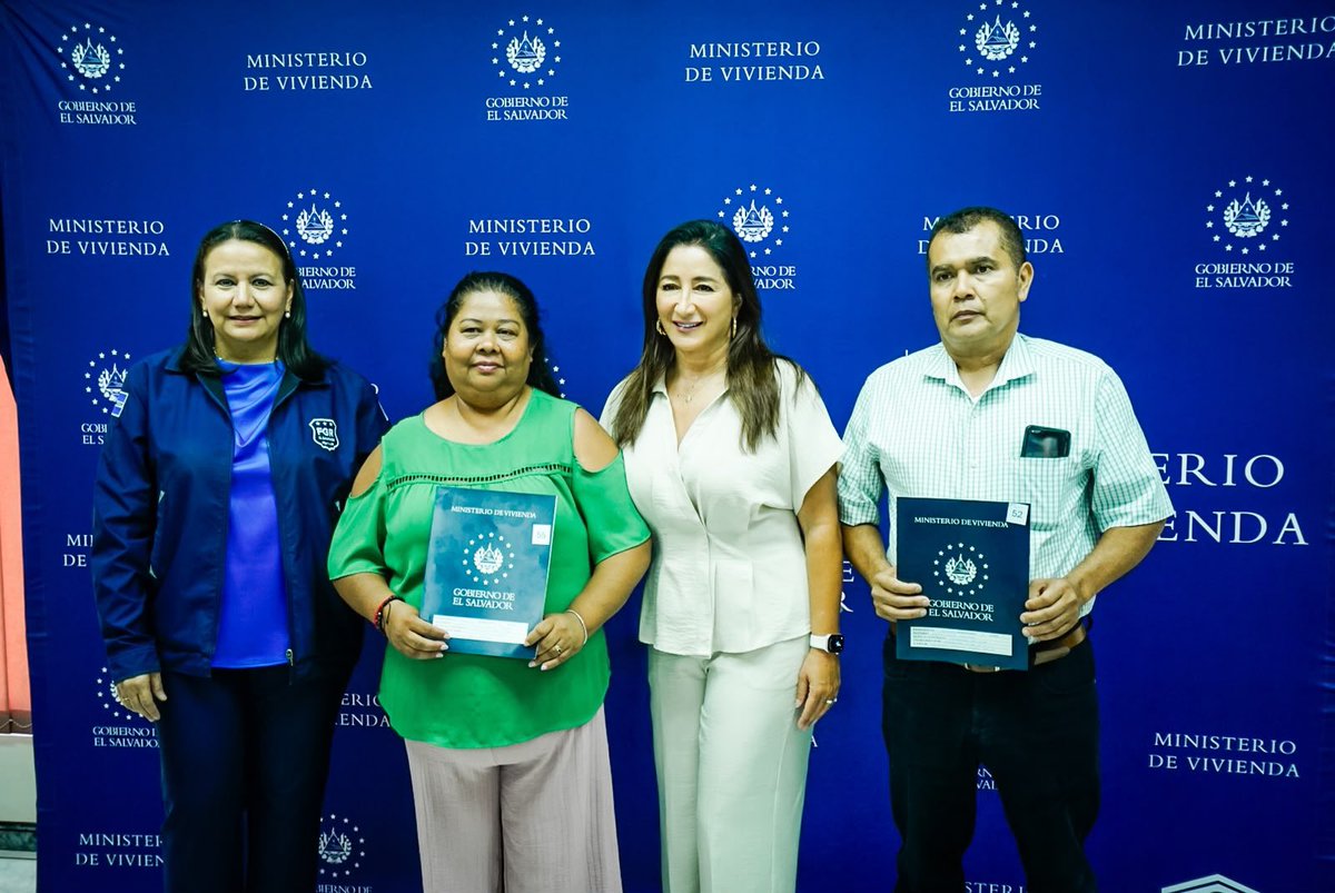ViviendaSV's tweet photo. “Desde el Sistema de Vivienda, seguimos trabajando como ese brazo técnico, legal y social que acompaña cada caso”, destacó @misol140, Ministra de Vivienda. https://t.co/NdCL10b0TE
